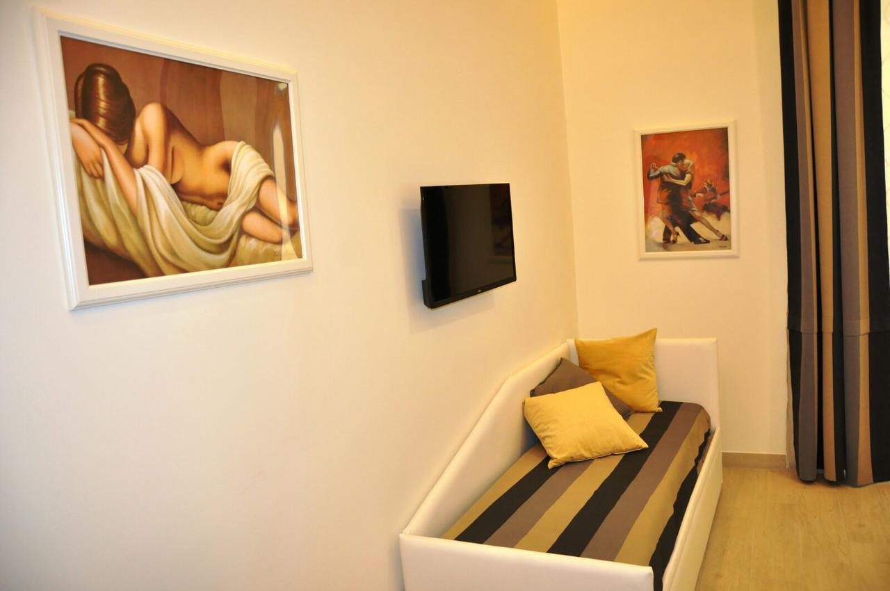 B&B Chiaia 216 Napoli Bagian luar foto