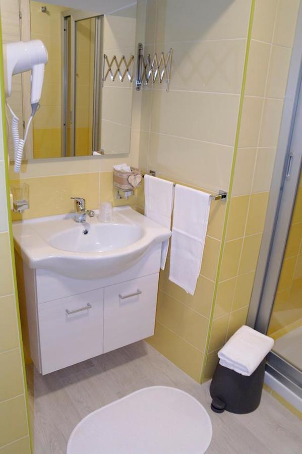 B&B Chiaia 216 Napoli Bagian luar foto